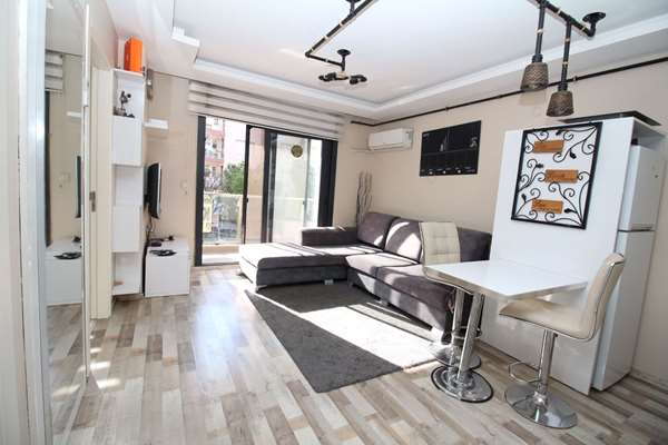 İKÇÜ Yakını Yeni Binada Asansörlü,Otoparklı,D.gazlı Eşyalı 1+1 Daire.