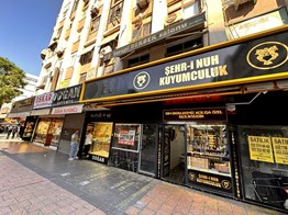 SANEM ÖRÜNK'TEN ESKİ KUYUMCULAR ÇARŞISI'NDA BULVAR ÜSTÜ ZEMİN KAT İŞYERİ