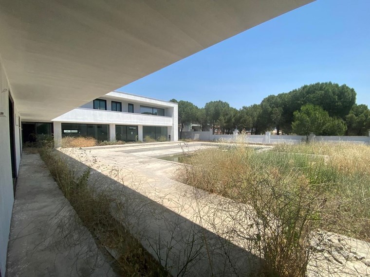 İzmir Menderes Küner'de Natamam Müstakil Ev ve 2000m2 Arsa