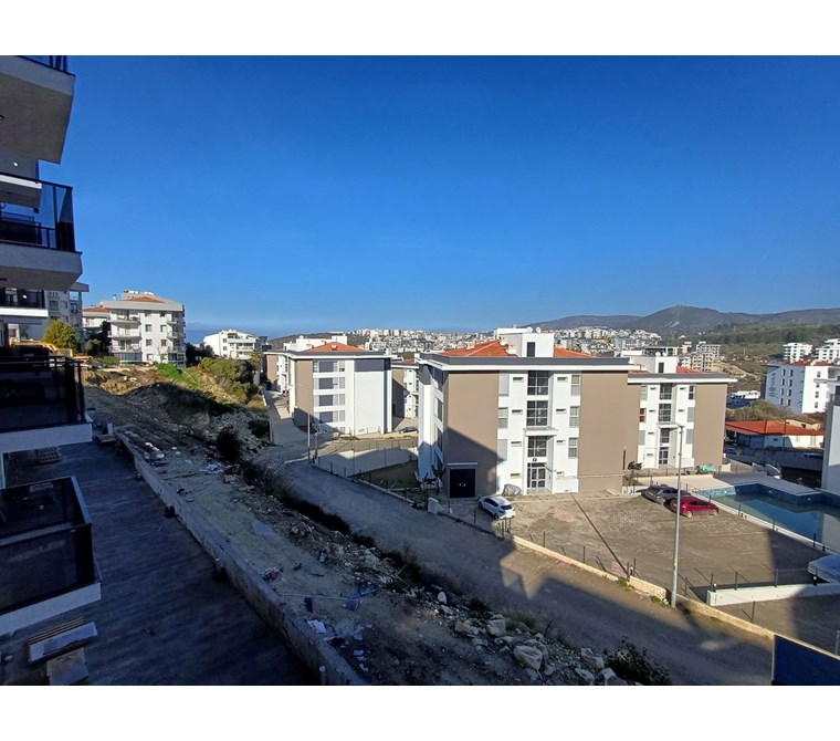 KUŞADASI ÖN CEPHE KULLANIMLI FERAH 1+1 EŞYALI DAİRE