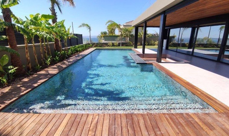 İzmir Çeşme Fener Burnu Full Deniz Manzaralı Havuzlu 6+1 Tripleks Villa