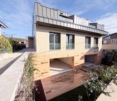 USKUMRUKÖY'DE TÜNELE YAKIN KONUMDA 225m² 4+1 SATILIK İKİZ VİLLA