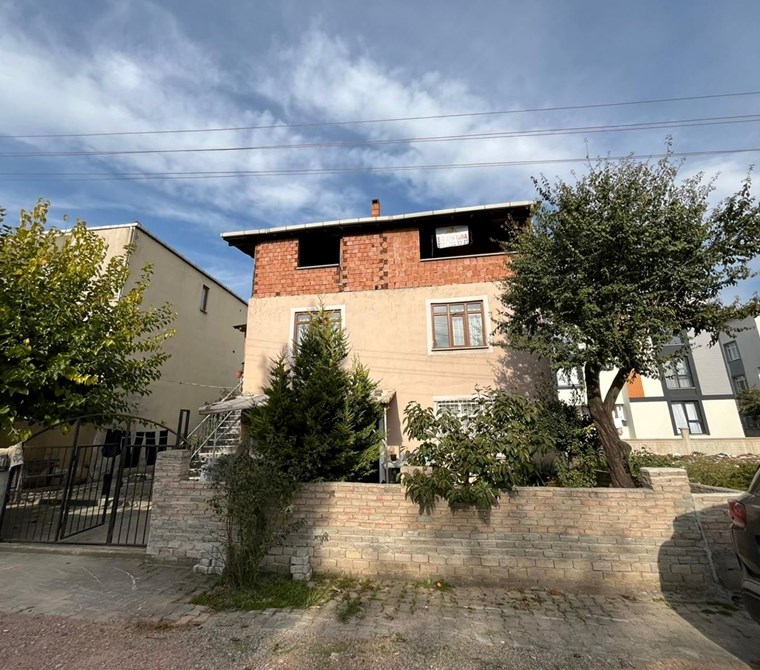 KARTEPE İSTASYON MAH. MERKEZİ KONUM 255 M² SATILIK ARSA