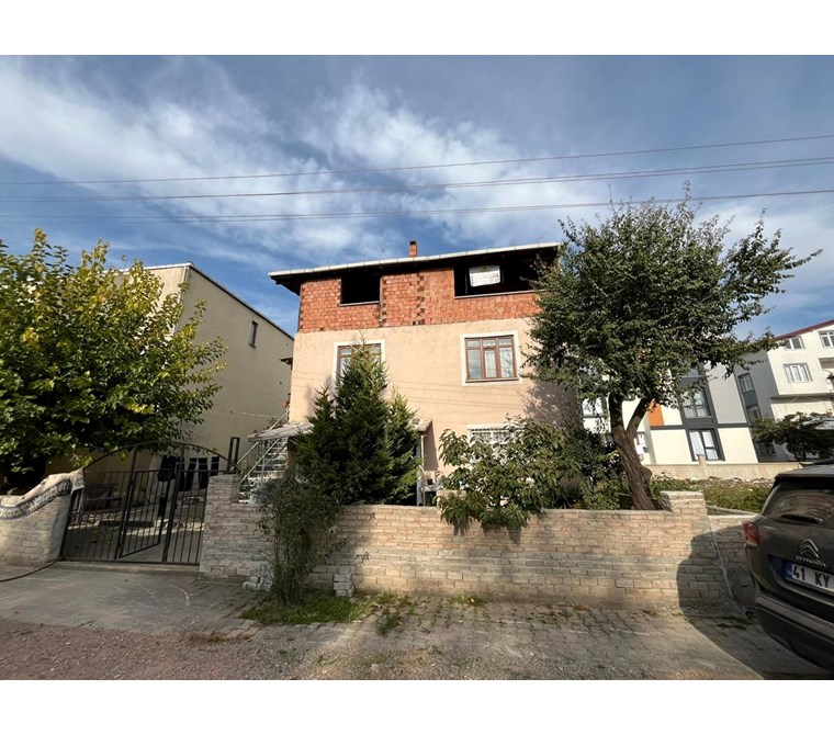 KARTEPE İSTASYON MAH. MERKEZİ KONUM 255 M² SATILIK ARSA