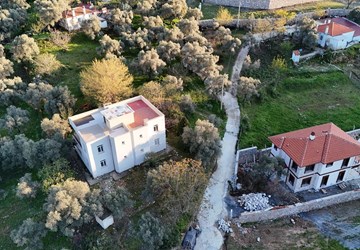 Korucuk'ta Satılık Dubleks Müstakil İki Ev ve Arsası
