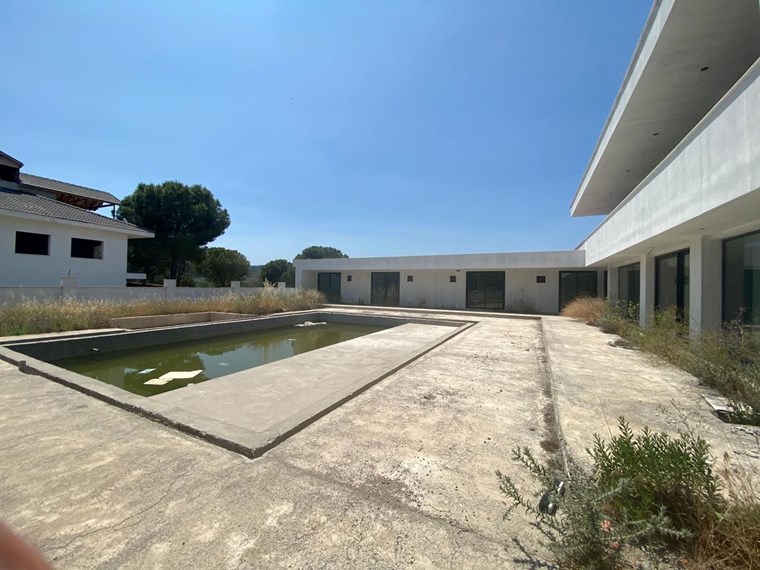 İzmir Menderes Küner'de Natamam Müstakil Ev ve 2000m2 Arsa