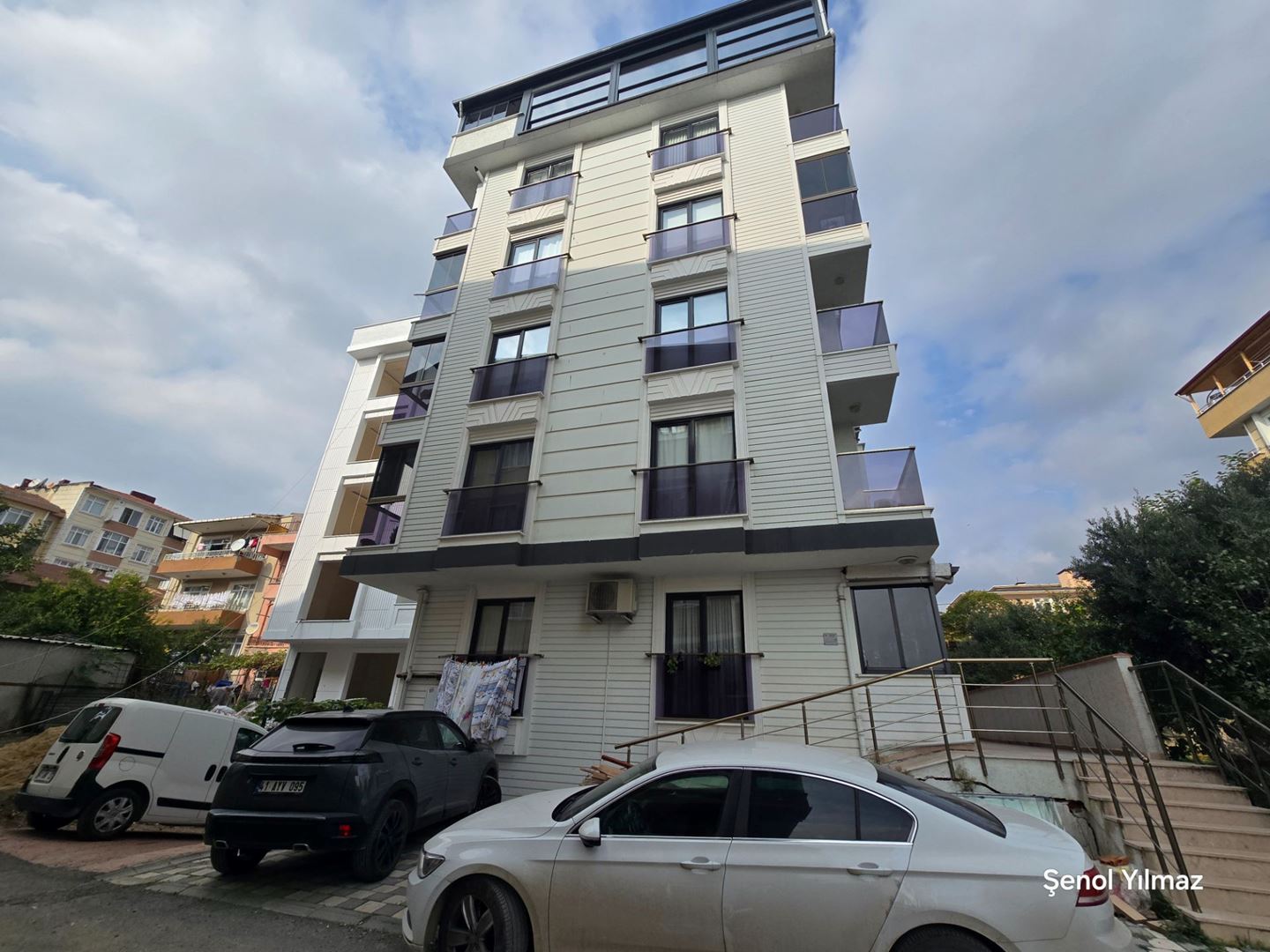 ŞENER GYD'DEN SAHİLE VE METROYA YAKIN LÜKS SATILIK 2+1 DAİRE