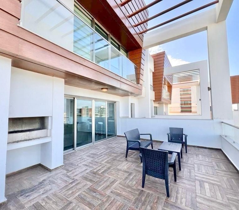 GİRNE’NİN KALBINDE DAG VE DENIZ MANZARALI 3+1 SATILIK Dubleks PENTHOUSE!