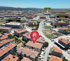 AYVALIK ALİ ÇETİNKAYA MAH. SATILIK 2+1 EBEVEYN BANYOLU GENİŞ DAİRE