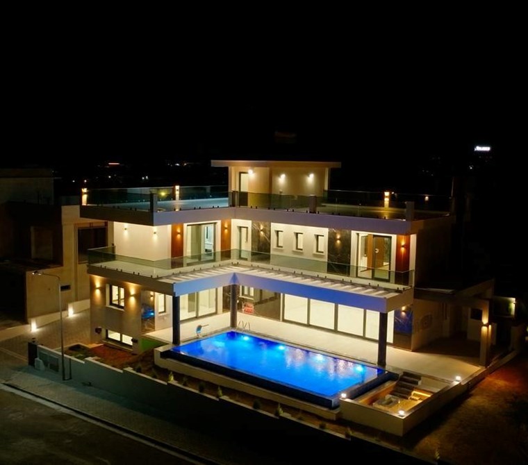 Satılık Türk Tapulu Ultura Lüks Tripleks Villa - Edremit, Girne, Kuzey Kıbrıs