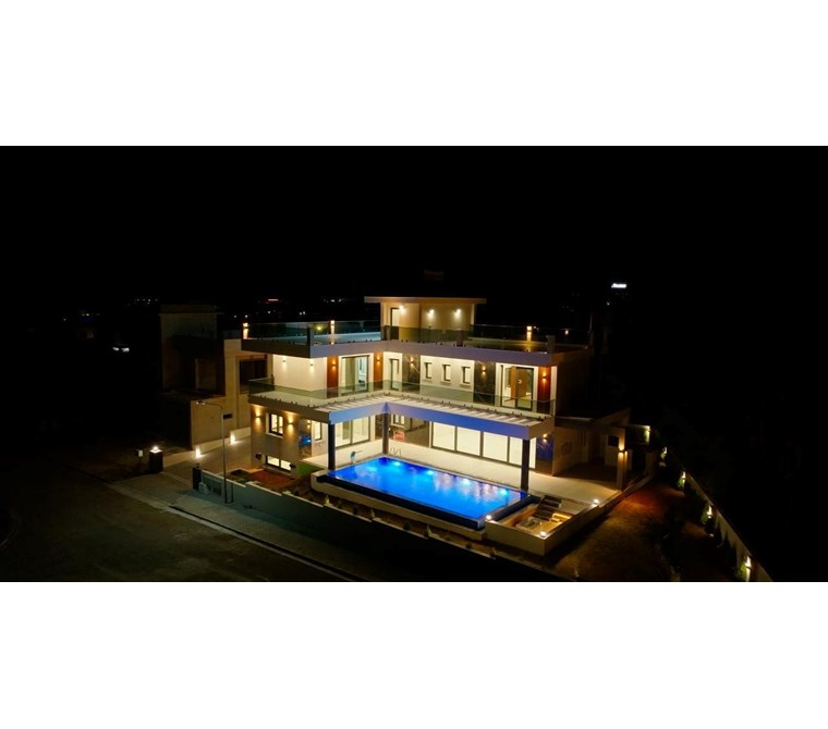 Satılık Türk Tapulu Ultura Lüks Tripleks Villa - Edremit, Girne, Kuzey Kıbrıs