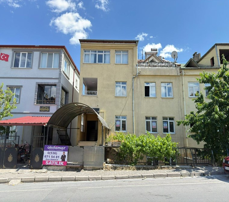AKDAMAR - Selçuklu Mah. Satılık Cadde Üzeri 4 Katlı Komple Bina!