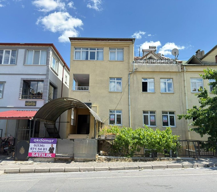 AKDAMAR - Selçuklu Mah. Satılık Cadde Üzeri 4 Katlı Komple Bina!
