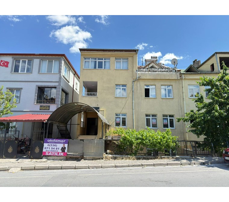 AKDAMAR - Selçuklu Mah. Satılık Cadde Üzeri 4 Katlı Komple Bina!