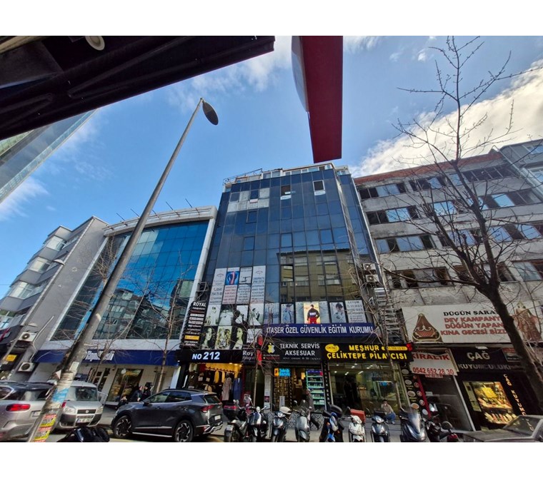 Çeliktepe Mahallesi,Metroya 100 Metre ,175 m2 Kiralık Büro&Ofis