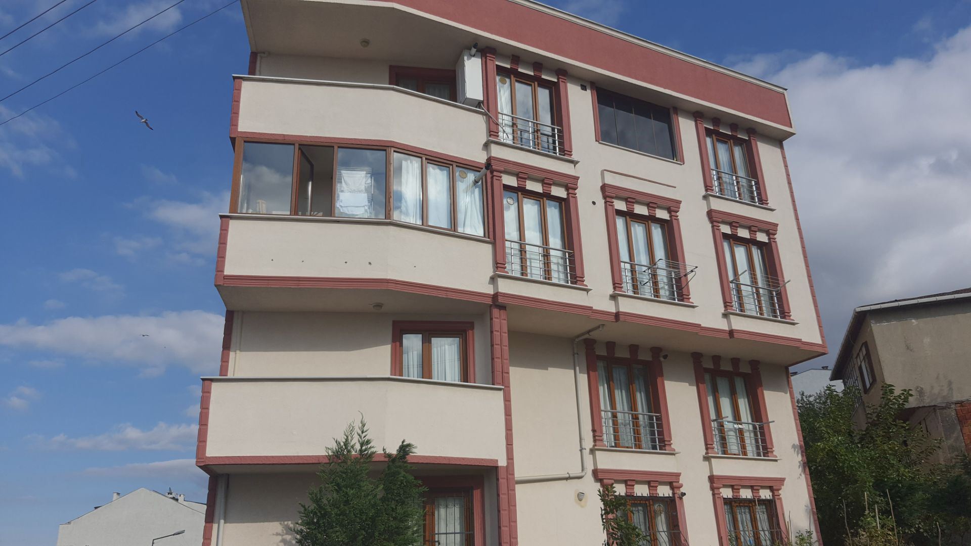 ŞENER GYD'DEN EŞYALI ARAKAT 1+1