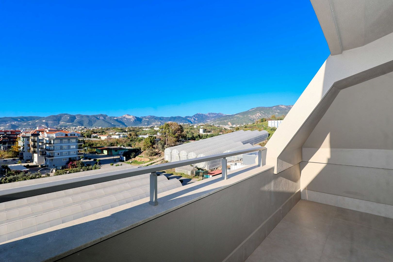 ALANYA KESTELDE DOĞA VE ŞEHİR MANZARALI MUHTEŞEM KOMPLEKS İCERİSİNDE 3+1 SATILIK PENTHOUSE · 16 · Fotoğraflar