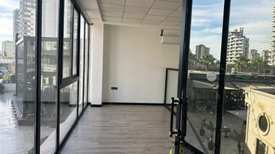 ÜÇGÜL CADDE'DE ALİYA İZZETBEGOVİÇ BULVARI ÜZERİ 75 M2 KİRALIK ASMA KAT OFİS