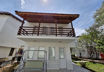 ALTIN EMLAKTAN AYVALIKTA HAVUZLU SİTEDE SATILIK 3+1 VİLLA