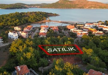 ALTIN EMLAKTAN AYVALIK KÜÇÜKKÖYDE SATILIK VİLLA ARSASI