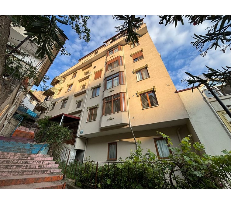 İZMİT ÇARŞI CUMHURİYET PARKI ARKASINDA YENİ BİNADA SATILIK DAİRE