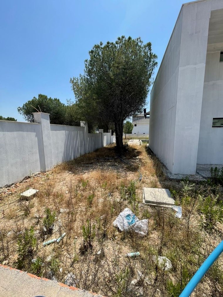 İzmir Menderes Küner'de Natamam Müstakil Ev ve 2000m2 Arsa