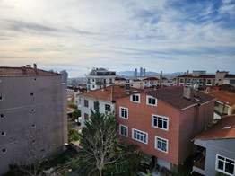 Kartal Metro'ya Yakın Deniz Manzaralı Şömineli Satılık Çift Daire