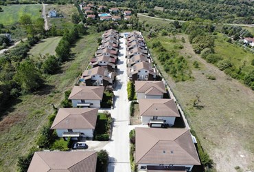 KOCAELİ BAHÇECİK "VİVERA EVLERİ"NDE MODERN YAPILI VİLLA