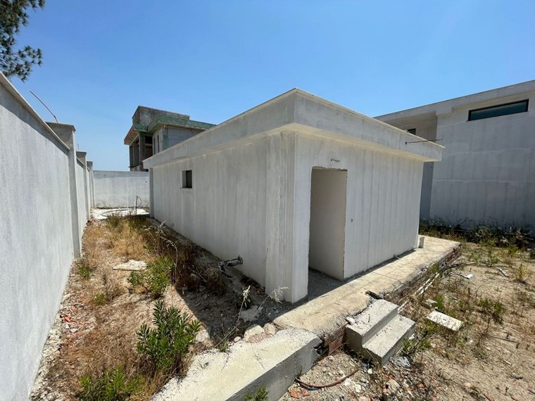 İzmir Menderes Küner'de Natamam Müstakil Ev ve 2000m2 Arsa
