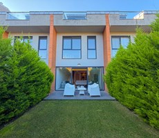 ZEKERİYAKÖY'DE SİTEDE MÜSTAKİL BAHÇELİ 4+1 SATILIK SIRA VİLLA!