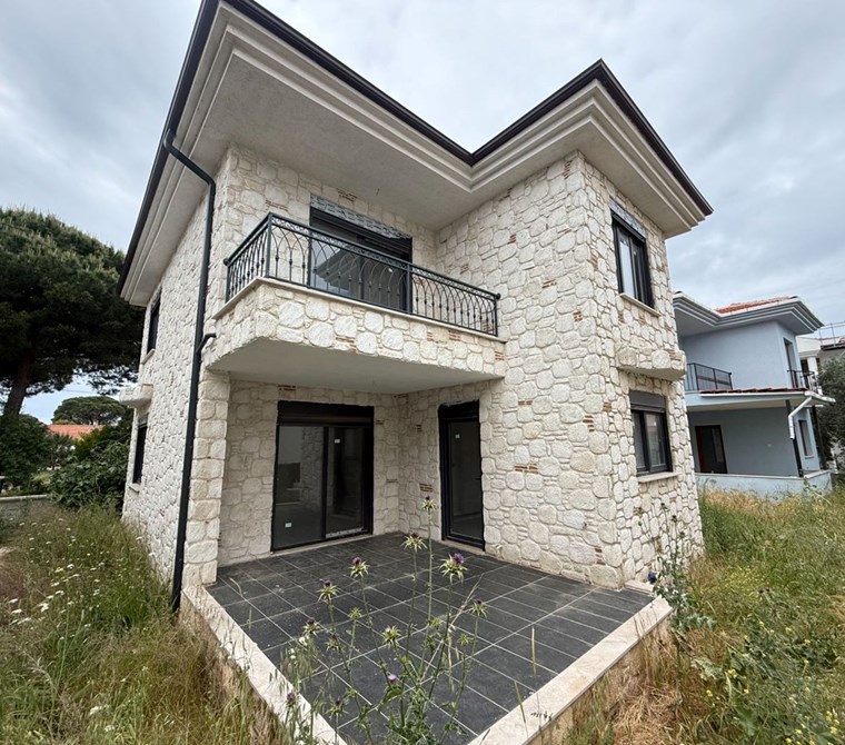 ALTIN EMLAKTAN AYVALIK ÇAMLIK-LAKADA SATILIK 3+1 SIFIR VİLLA