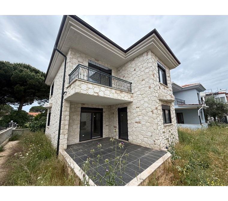 ALTIN EMLAKTAN AYVALIK ÇAMLIK-LAKADA SATILIK 3+1 SIFIR VİLLA