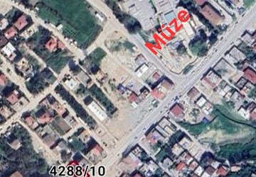 İKİ MÜZE ARASINDA ANA YOLA SIFIR