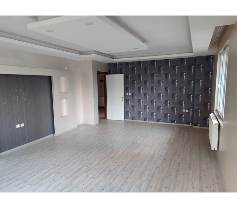 EMLAK 72'DEN BELDE MAH KİRALIK GENİŞ 3+1 GİRİŞ DAİRE