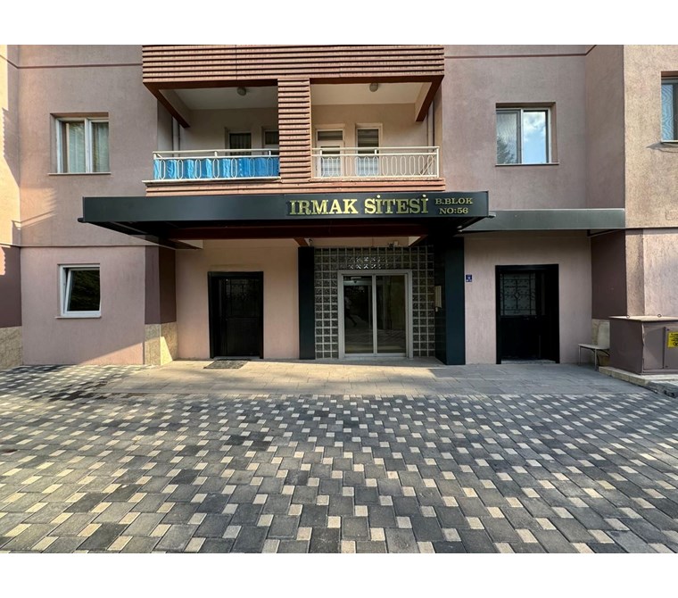 AKDAMAR - Kızılırmak Cad. MÜKEMMEL KONUMDA Satılık 3+1 Daire !