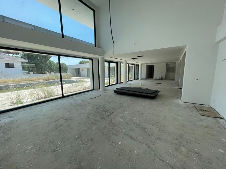 İzmir Menderes Küner'de Natamam Müstakil Ev ve 2000m2 Arsa