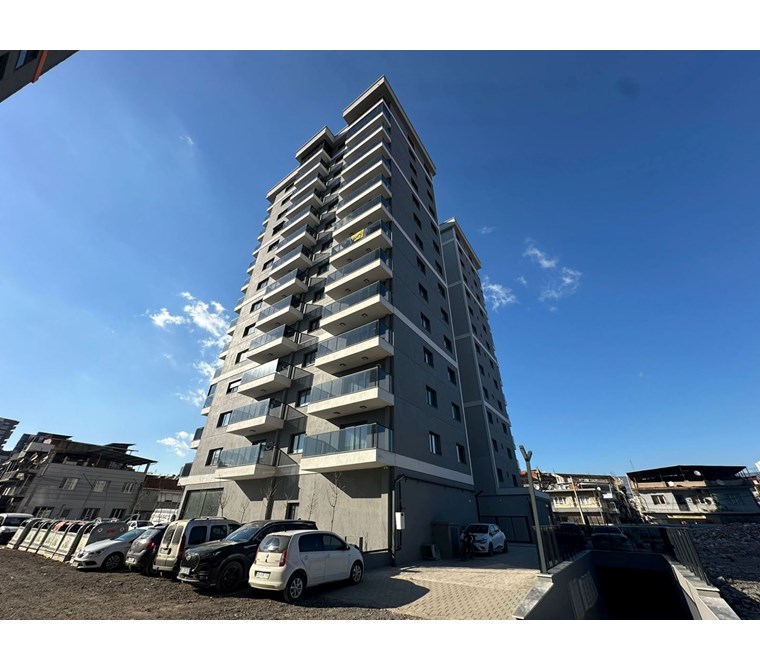 Tuval Yapı – Bornova Burak Reis Caddesi / Şehir Manzaralı 2+1 Sıfır Lüks Daire