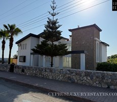 KIBRIS GİRNE LAPTADA 4+2 LUXURY VİLLA ! (DENİZE 100 METRE SEMPATİ HOTEL YANI )