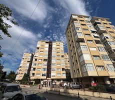 Spacious and airy 3+1 apartment for sale in Maltepe Adatepe Ateş Sitesi. See it now, it's a great op