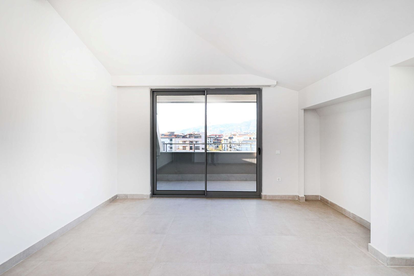 ALANYA KESTELDE DOĞA VE ŞEHİR MANZARALI MUHTEŞEM KOMPLEKS İCERİSİNDE 3+1 SATILIK PENTHOUSE · 10 · Fotoğraflar