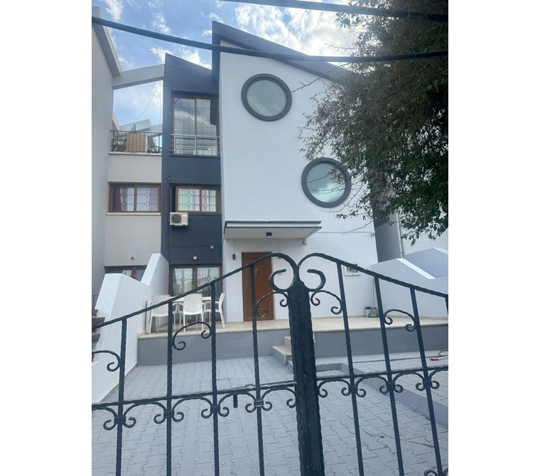 GÖNYELİ GİRİŞİ SATILIK TÜRKKOÇANLI TADİLATLI FULL EŞYALI 350M2 BAHÇELİ 7 + 4 VİLLA £260.000