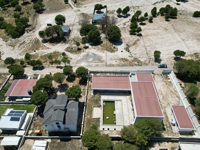 İzmir Menderes Küner'de Natamam Müstakil Ev ve 2000m2 Arsa
