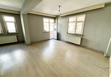 Çimentepe Sokak'ta 2+1 100m2 Satılık Daire