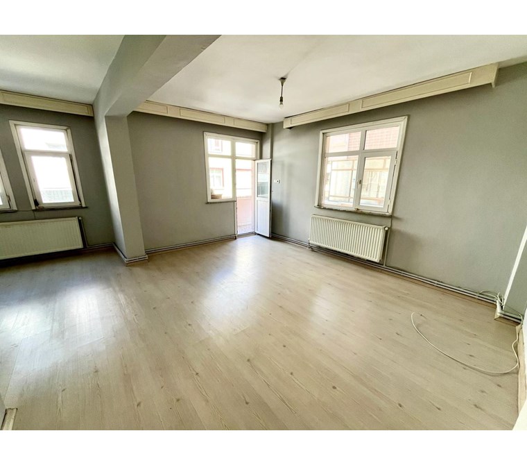 Çimentepe Sokak'ta 2+1 100m2 Satılık Daire