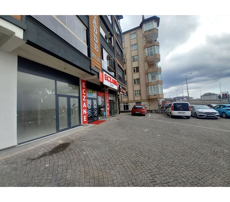 DEĞİRMENDERE'DE YENİ HASTANE KARŞISI ANA YOLA CEPHE 102 M² KİRALIK SIFIR DÜKKAN