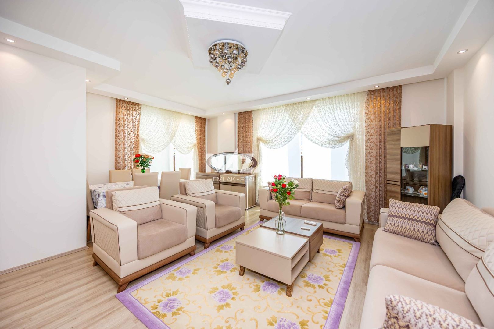 Alanya Oba’da Satılık 3+1 Eşyalı Geniş Daire – 180 m2
