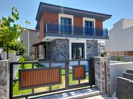 REALTY WORLD EFES'TEN GÜZELÇAMLI'DA DOĞA İÇERİSİNDE 3+1 TEK MÜSTAKİL DUBLEKS VİLLA