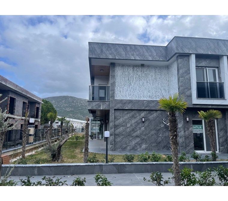 Kuşadasi Kuştur Plajina Yüreme Mesafesi̇nde 3+1 Dai̇re