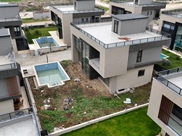 Güvenlikli site içerisinde, deniz manzaralı ultra lüks villa.