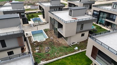Güvenlikli site içerisinde, deniz manzaralı ultra lüks villa.